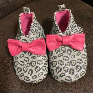 Surprise by Stride rite leopard moccasins 0-6 mnth